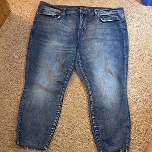 Judy Blue Medium Wash Relaxed Fit Jeans